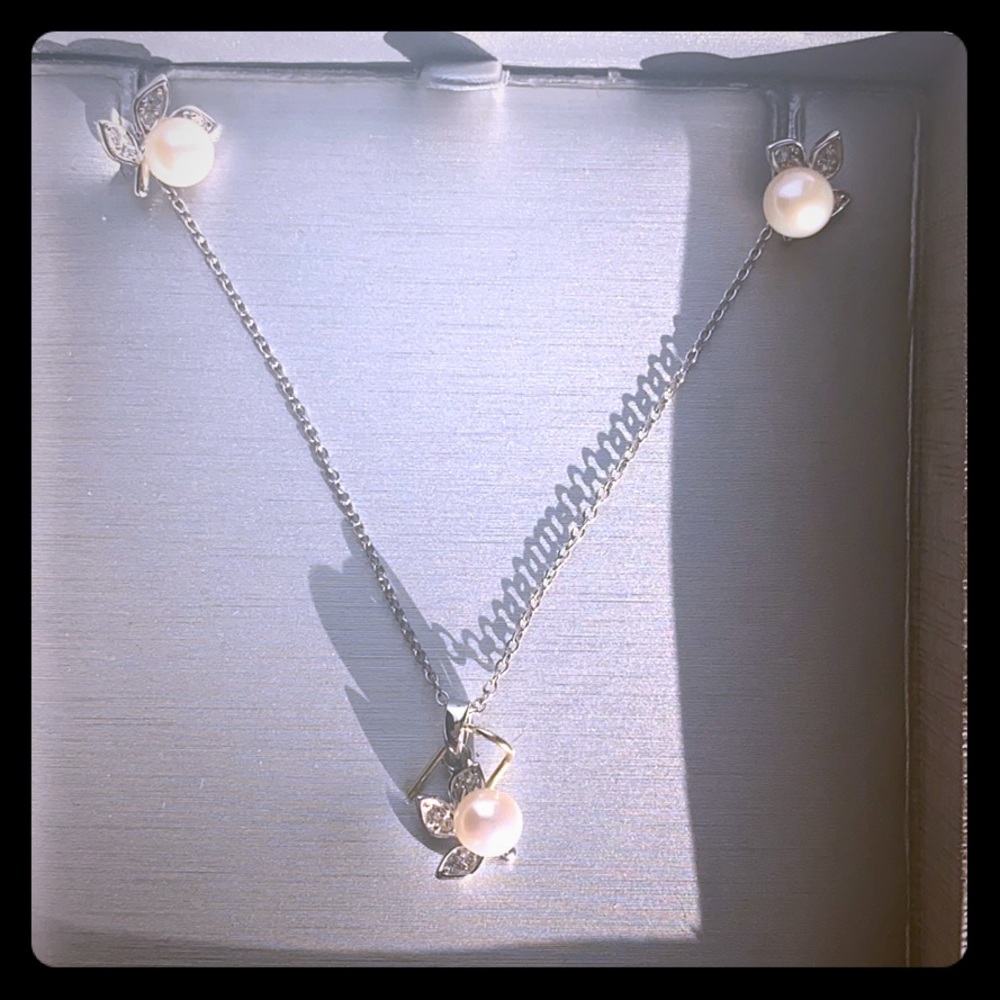 New Sterling  silver and cultured pearl 2 piece set